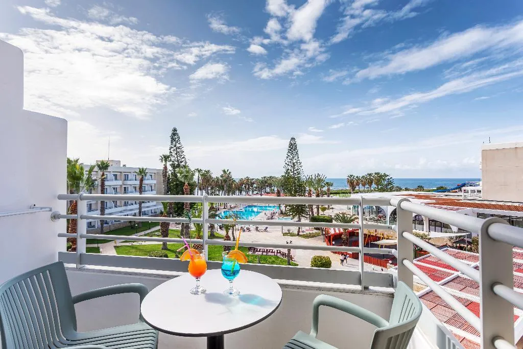 Double or Twin CAPACITY 4 Room, Louis Phaethon Beach, Cyprus