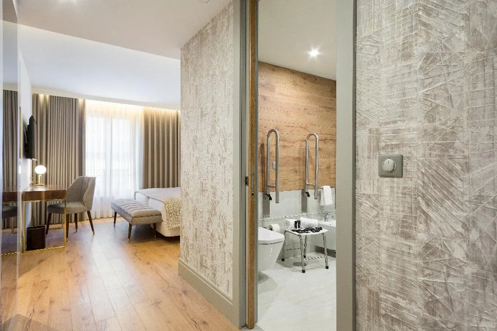 DOUBLE STANDARD Room, Acta The Avenue, Porto