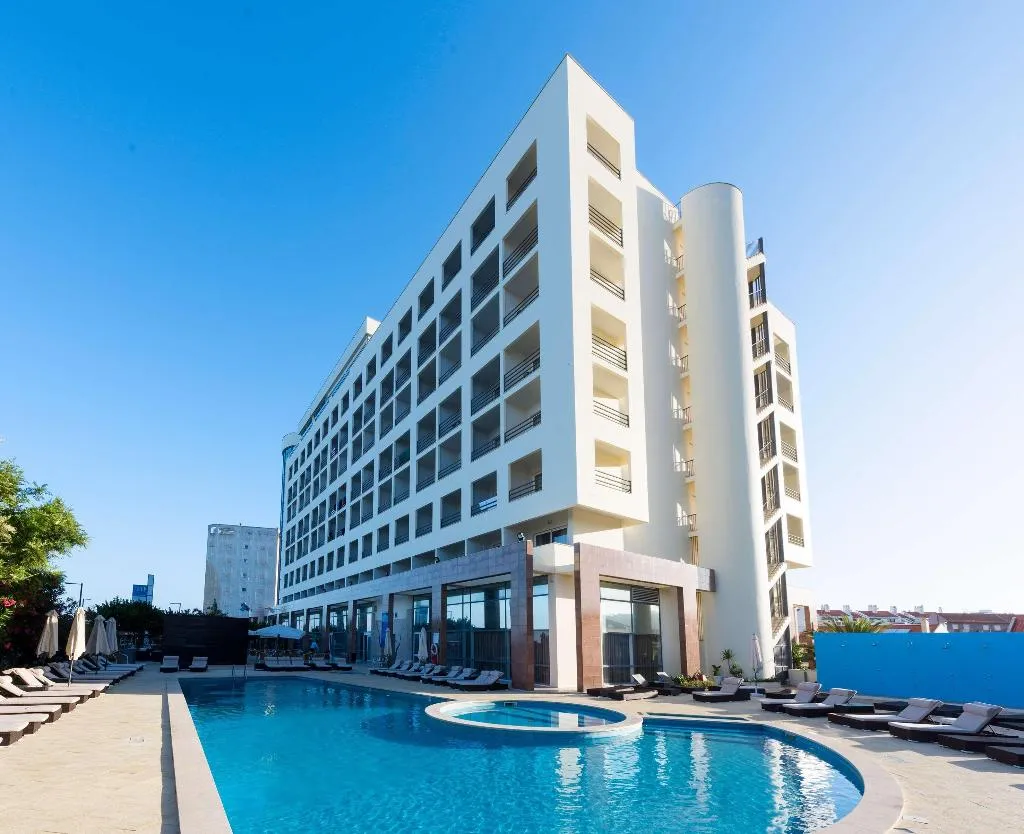 Pool, Tryp Lisboa Caparica Mar Hotel, Lisbon