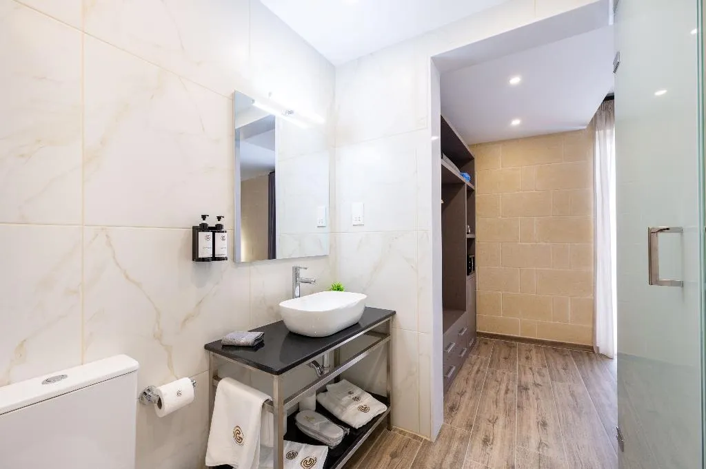 DOUBLE WITH BALCONY Room, C4 Retreats Gozo, Gozo