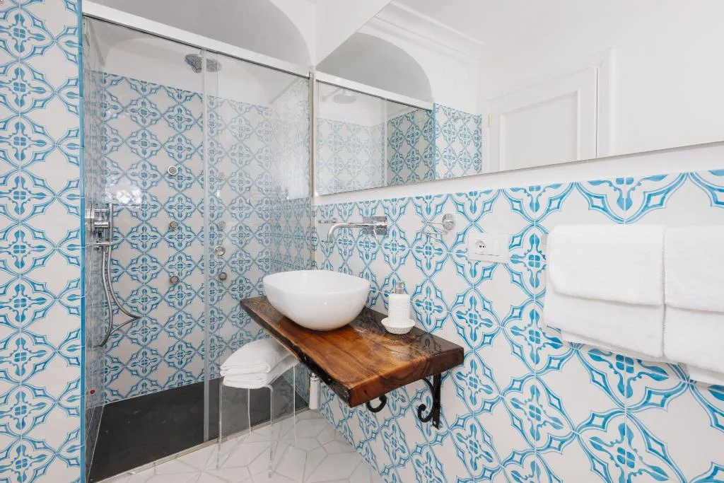 Room, La Bizantina, Naples