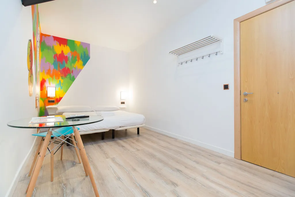 STUDIO CAPACITY 1 Room, AinB Las Ramblas-Colón Apartments, Barcelona