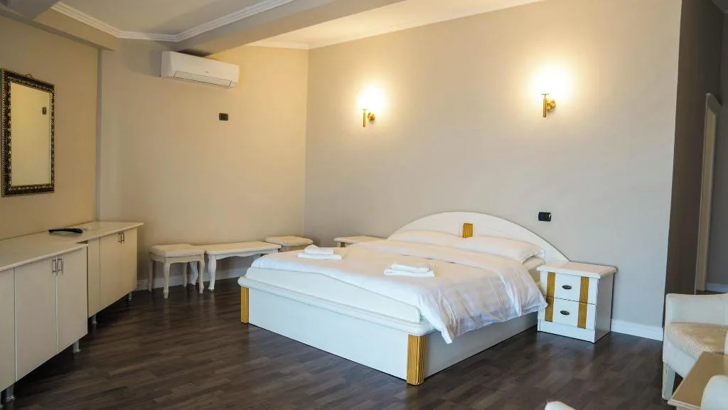Room, Hotel Majestic, Durres