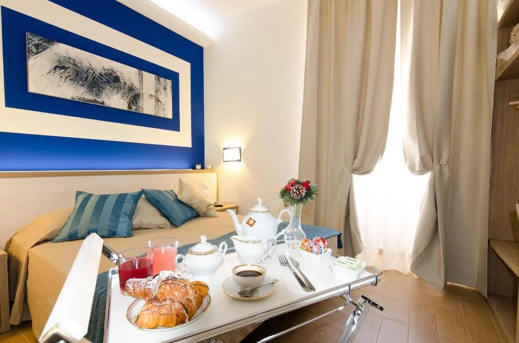 Room, Gemme Di Roma, Naples