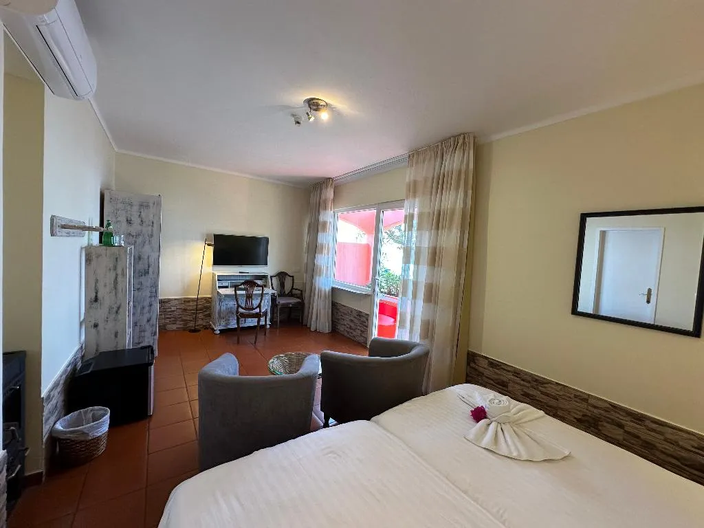 Room TWO BEDS Room, Inn & Art Hotel Gallery, Madeira