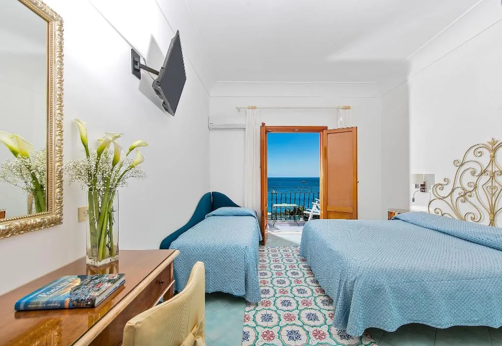 Room, Pupetto, Naples