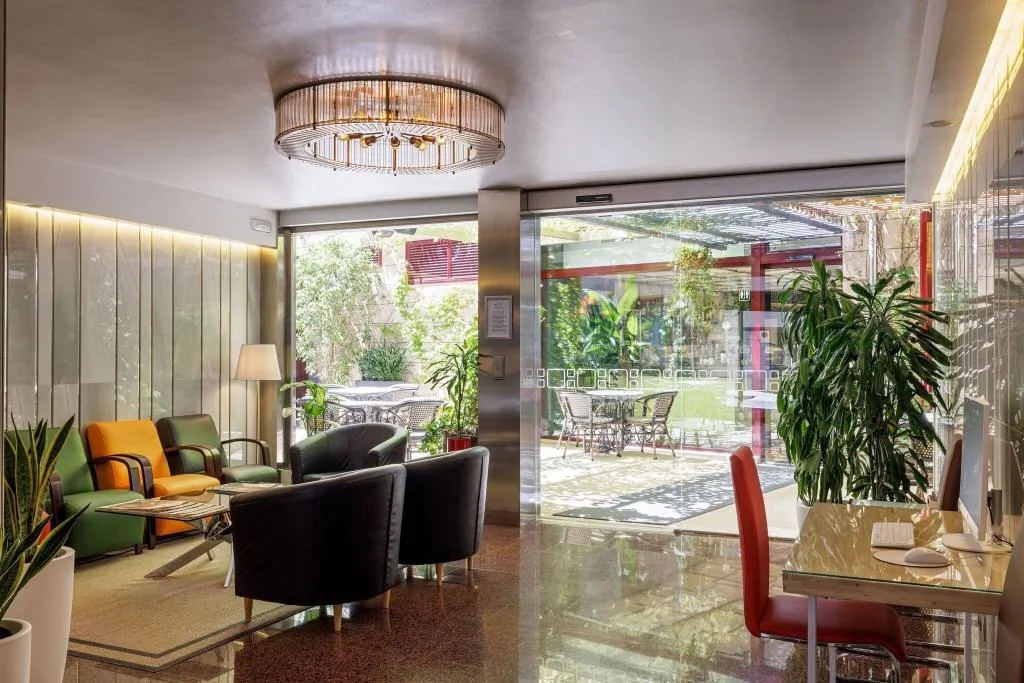 Lobby, Ronda Lesseps, Barcelona