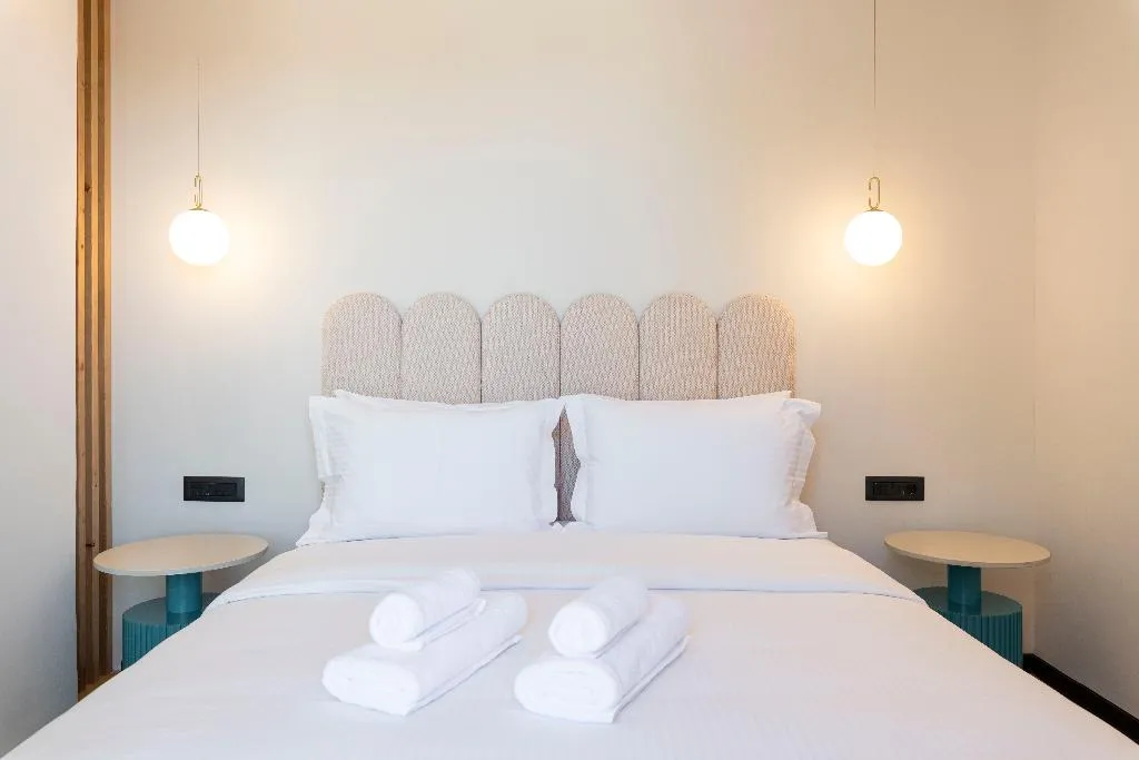 DOUBLE DELUXE QUEEN BED Room, Parea, Athens