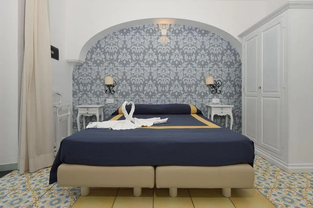Room, Hotel Settebello, Naples