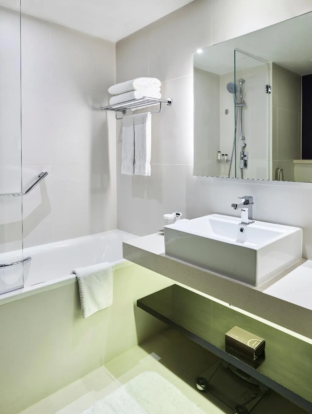 Room, Pullman Dubai Creek City Centre Residences, Dubai