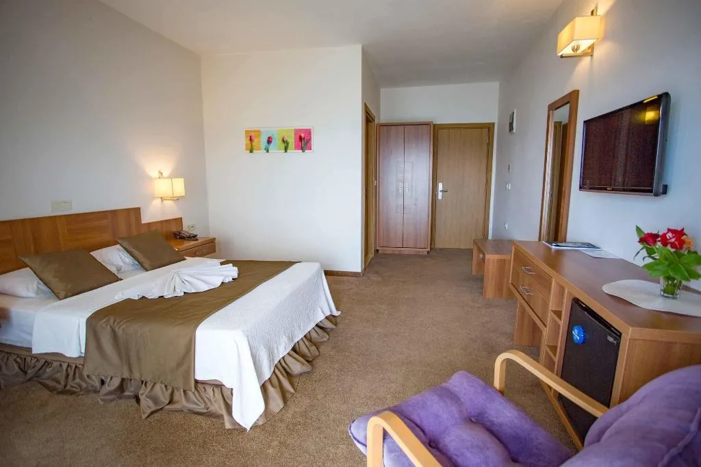Room, Melis, Izmir