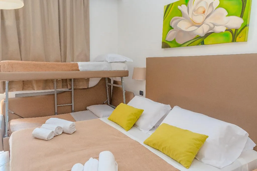 QUADRUPLE GARDEN VIEW Room, Relais Francesca, Naples