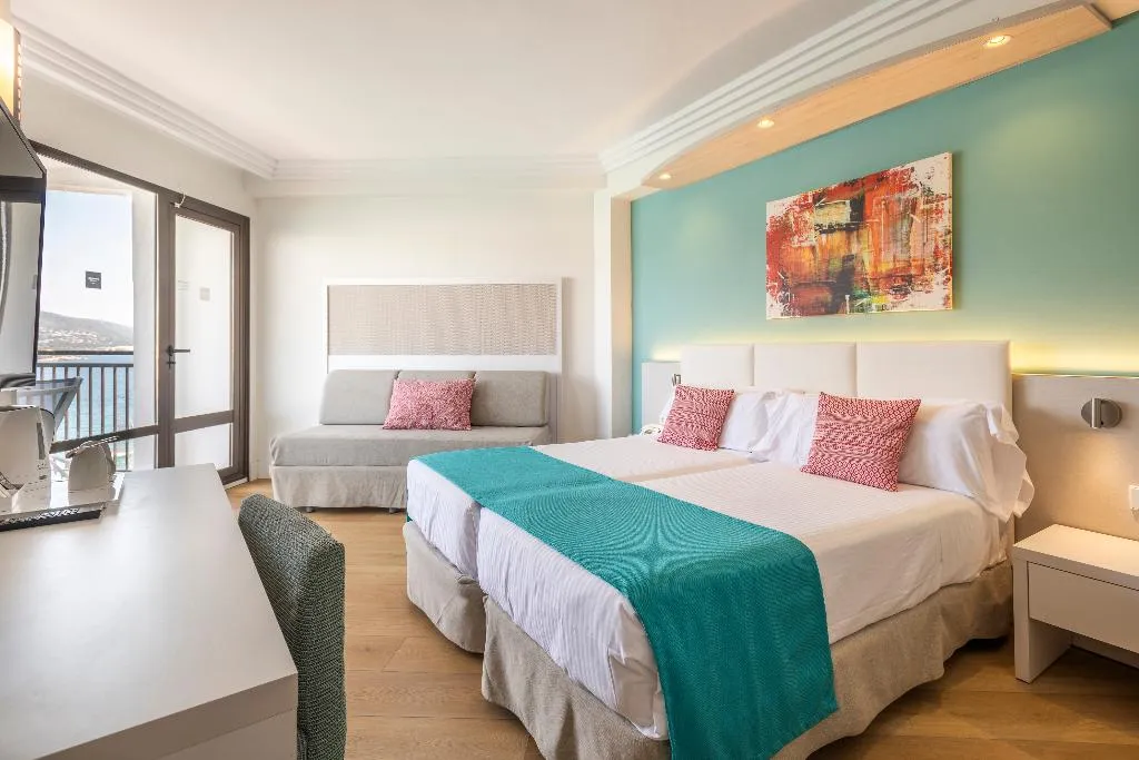FAMILY ROOM SEA VIEW Room, Leonardo Royal Hotel Mallorca, Majorca