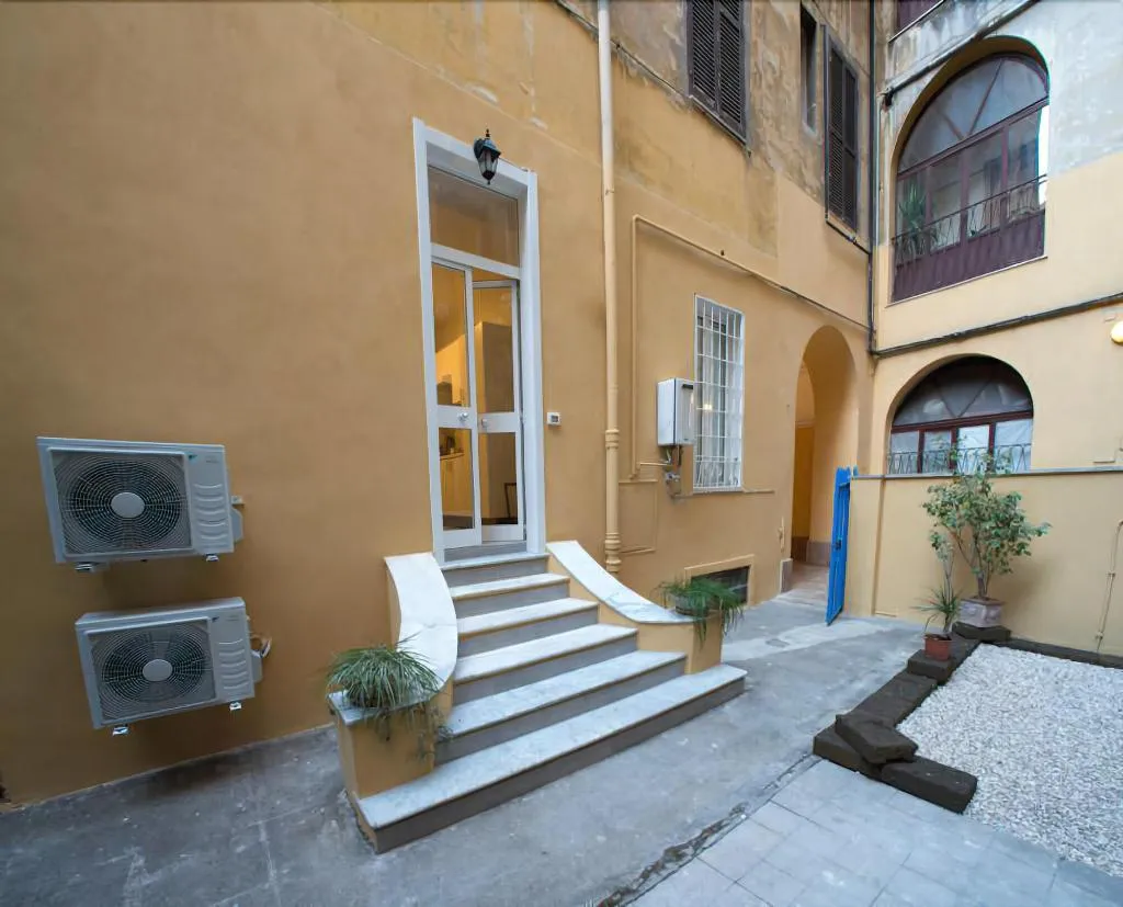 General view, A Casa Nostra, Naples