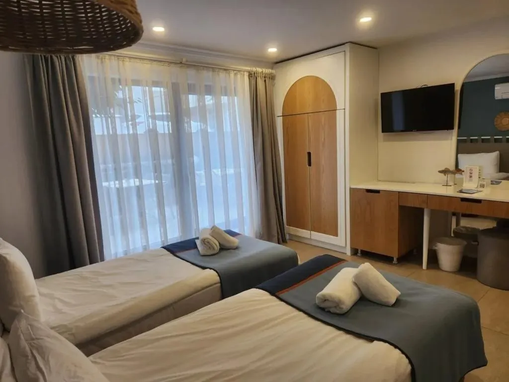 Room THREE BEDS Room, ParkHotel Rooms & Apart, Antalya