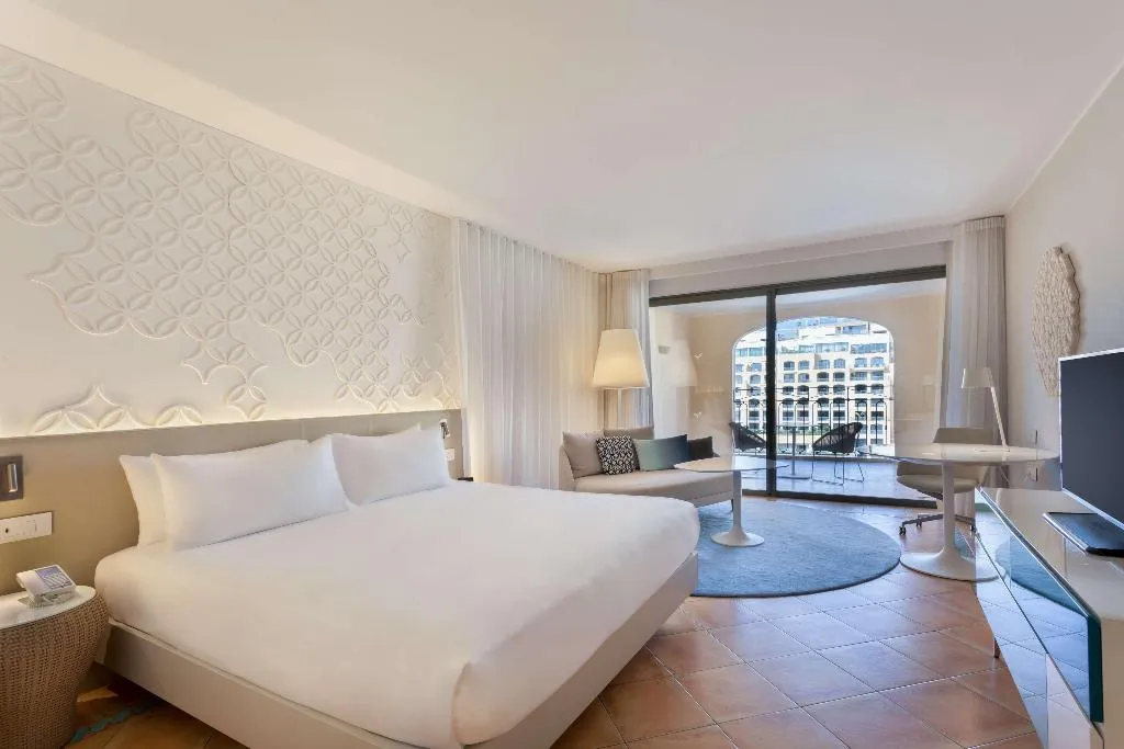 DOUBLE DELUXE WITH VIEWS Room, Hilton Malta, Malta
