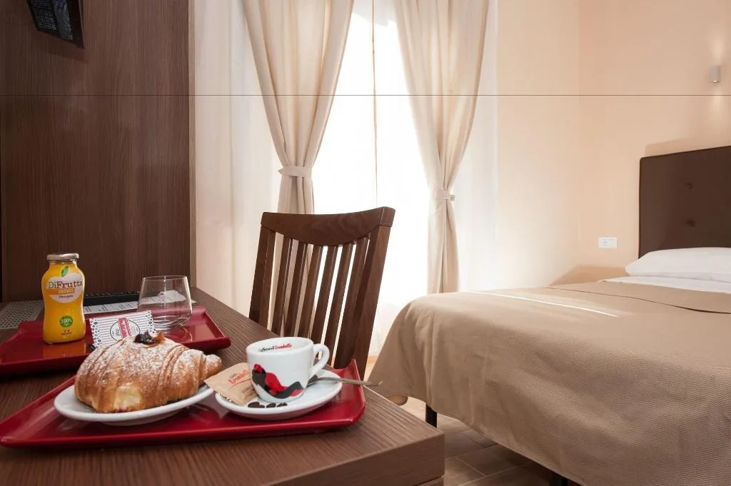 Room, Trinity Luxury Rooms, Rome