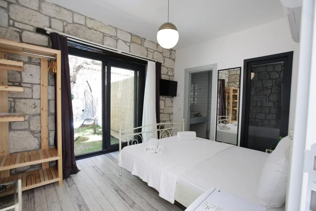 Room TWO BEDS Room, Kybele Otel Alacati, Izmir