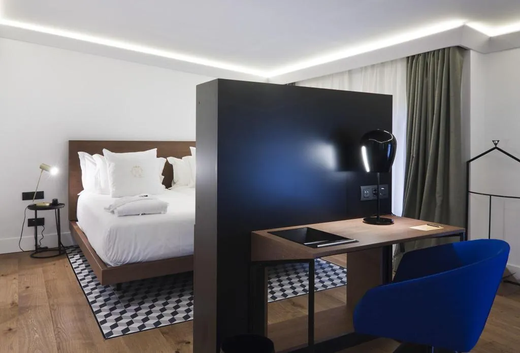 JUNIOR SUITE STANDARD Room, One Shot Palacio Reina Victoria 04, Valencia