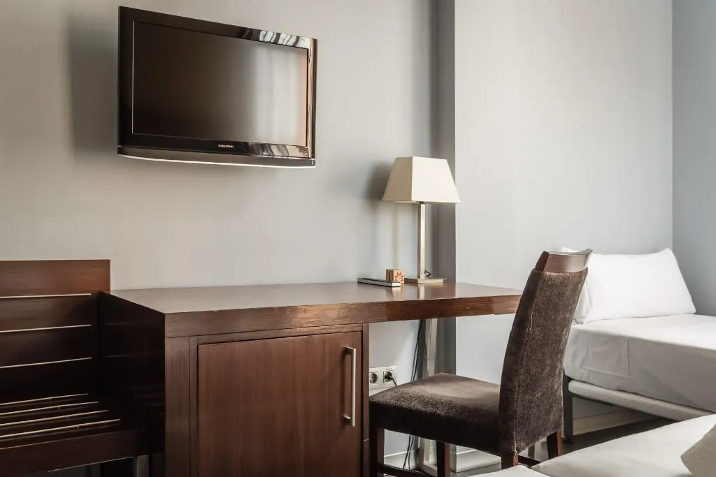 TRIPLE STANDARD Room, Madanis Hotel, Barcelona
