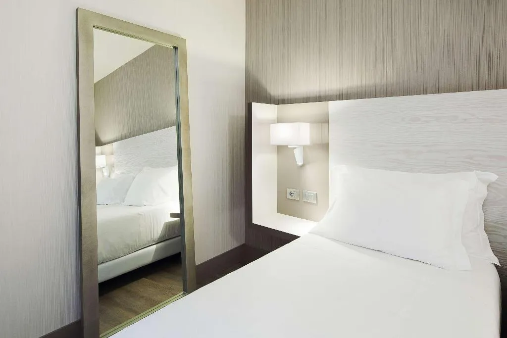 SINGLE STANDARD Room, NH Milano Congress Centre, Milan