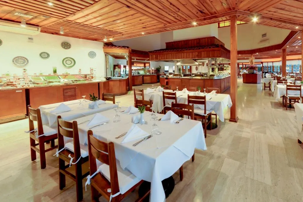 Restaurant, Montana Pine, Dalaman