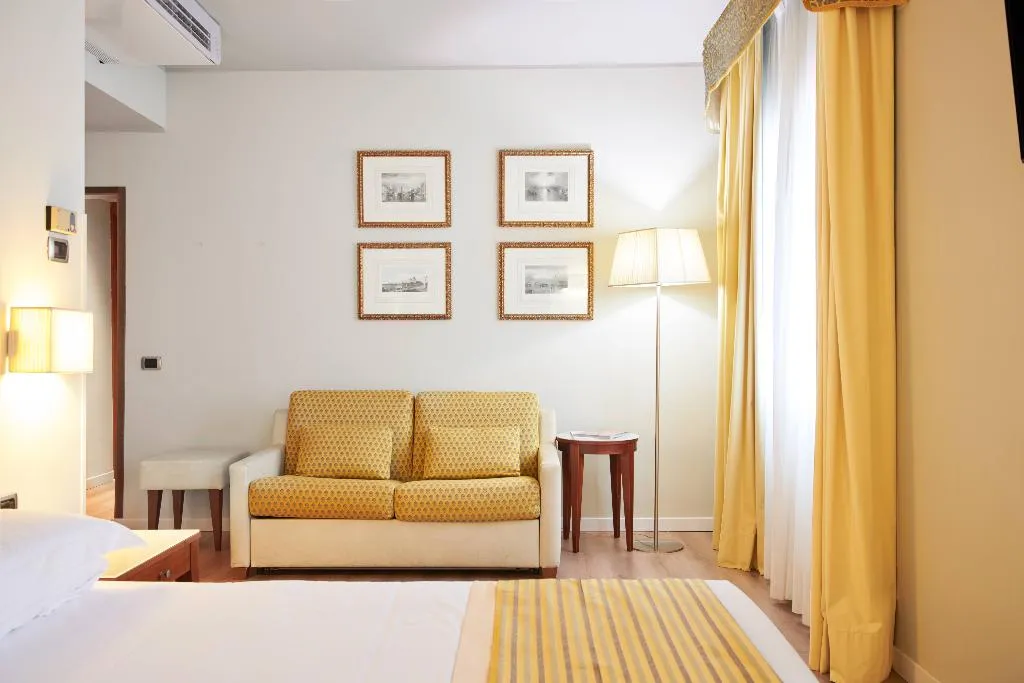 TRIPLE SUPERIOR Room, Hotel Plaza Venice, Venice