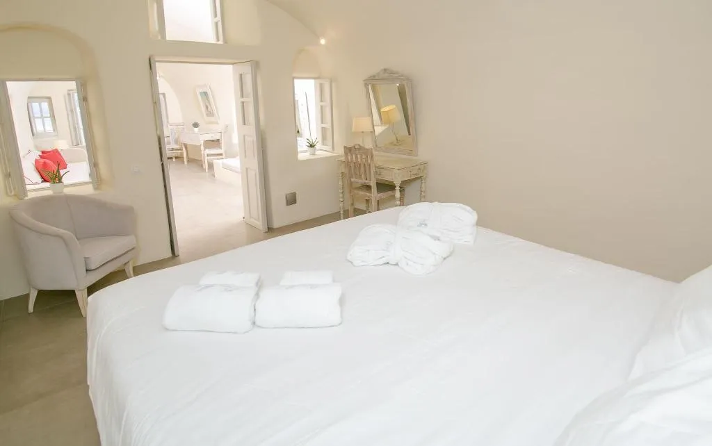 CAVE SEA VIEW HONEYMOON Room, Oia Mare Villas, Santorini
