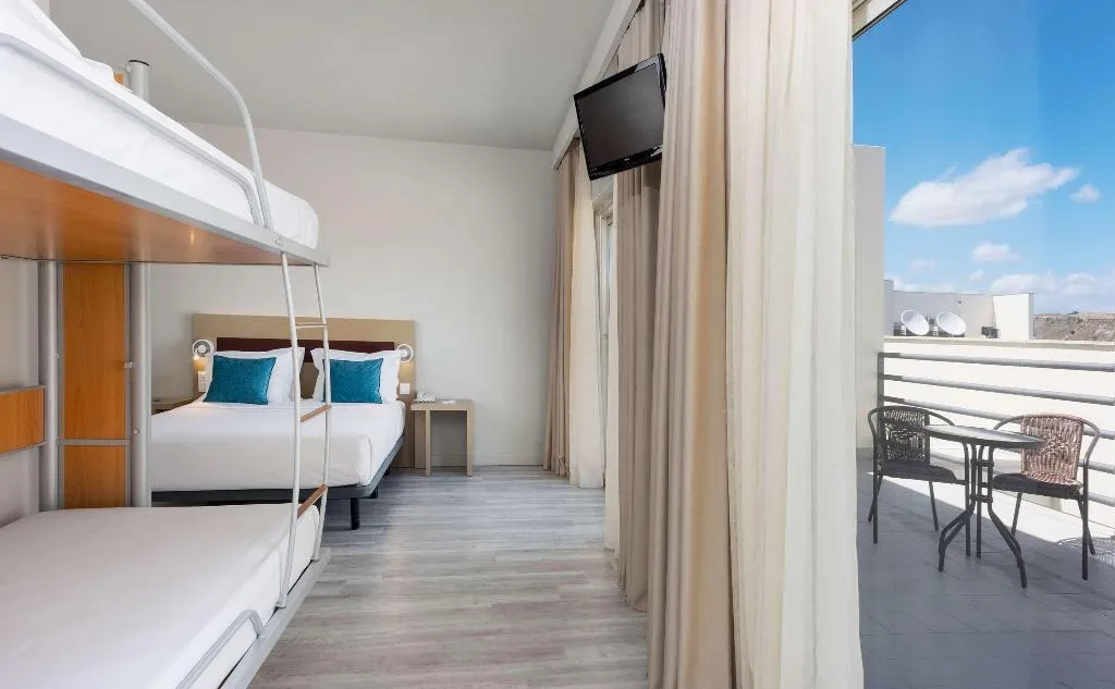 FAMILY ROOM STANDARD Room, Tryp Lisboa Caparica Mar Hotel, Lisbon