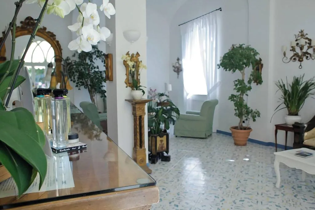 Lobby, Giordano, Naples