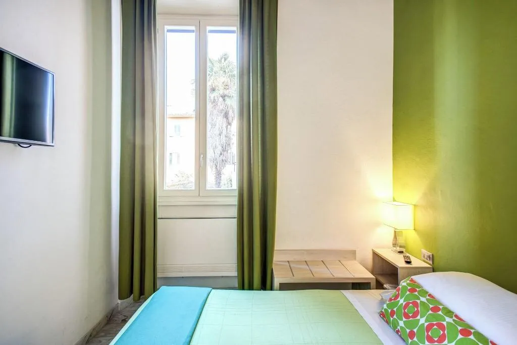 SINGLE STANDARD Room, Boston, Florence