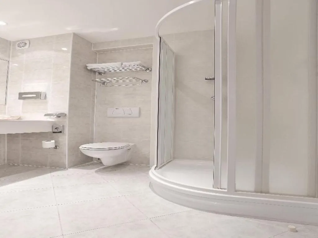 SUITE CAPACITY 3 Room, Hotel Troja Prague, Prague
