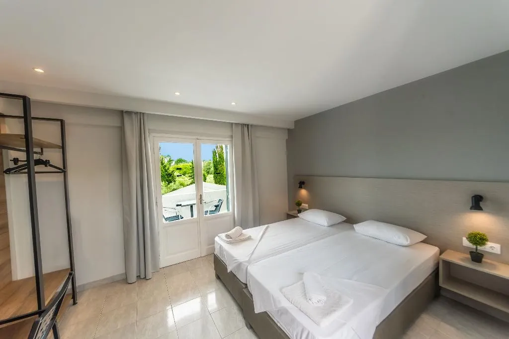 QUADRUPLE POOL VIEW Room, Nikos Villas, Corfu