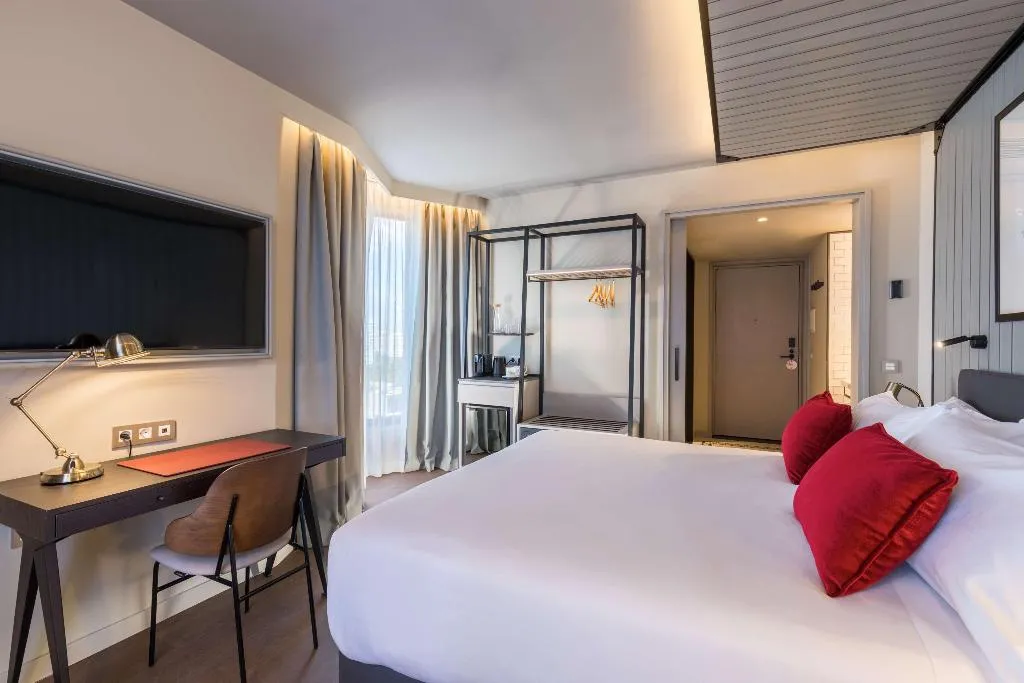 DOUBLE CITY VIEW KING BED Room, Canopy by Hilton Madrid Castellana, Madrid