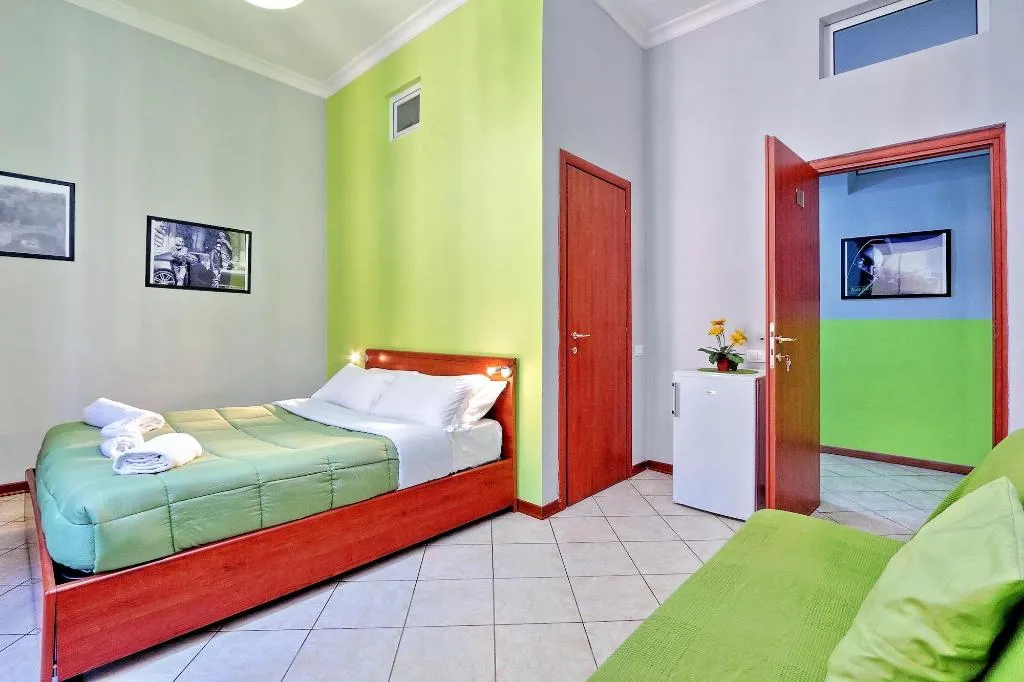 Room, Lucky Domus, Naples