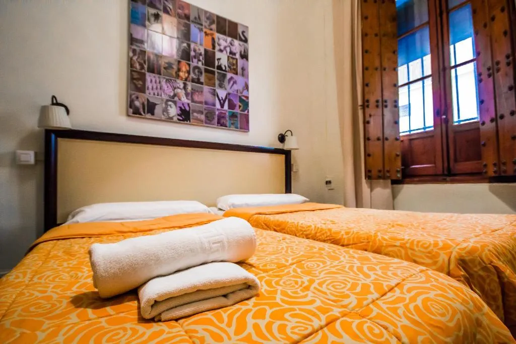Room, Nuevo Suizo, Seville