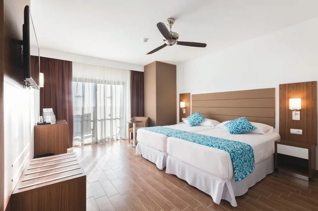 JUNIOR SUITE STANDARD Room, Hotel Riu Bravo - 0'0 All Inclusive, Majorca