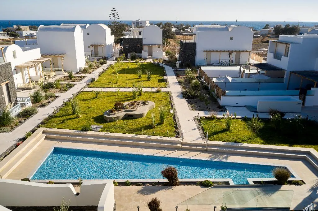 Pool, Sea Breeze Santorini Beach Resort, Curio Collectio, Santorini