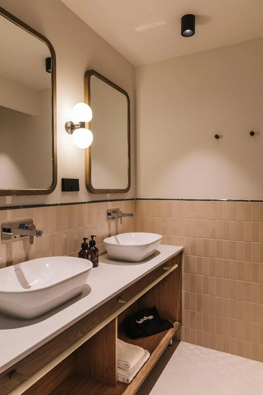 DOUBLE KING SIZE BED Room, The Social Hub Amsterdam City, Amsterdam