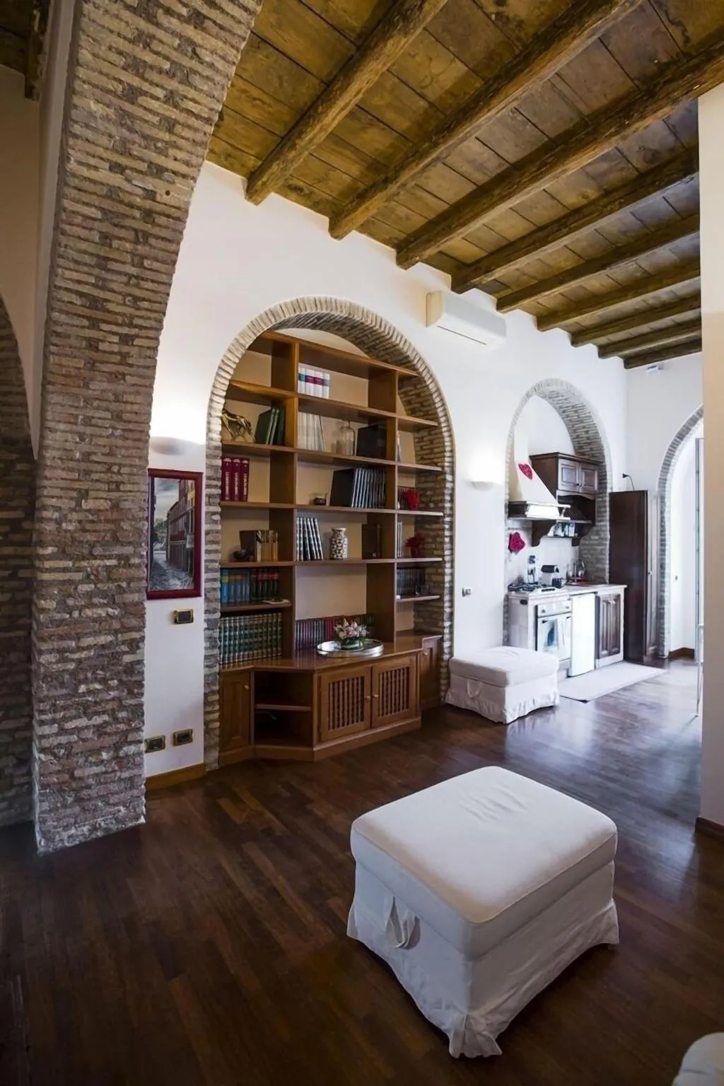 Room, Pettinary Village, Rome