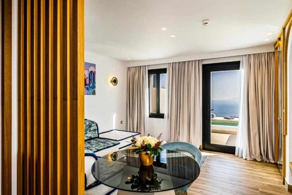SUITE WITH VIEWS Room, Cresanto Luxury Suites Santorini, Santorini