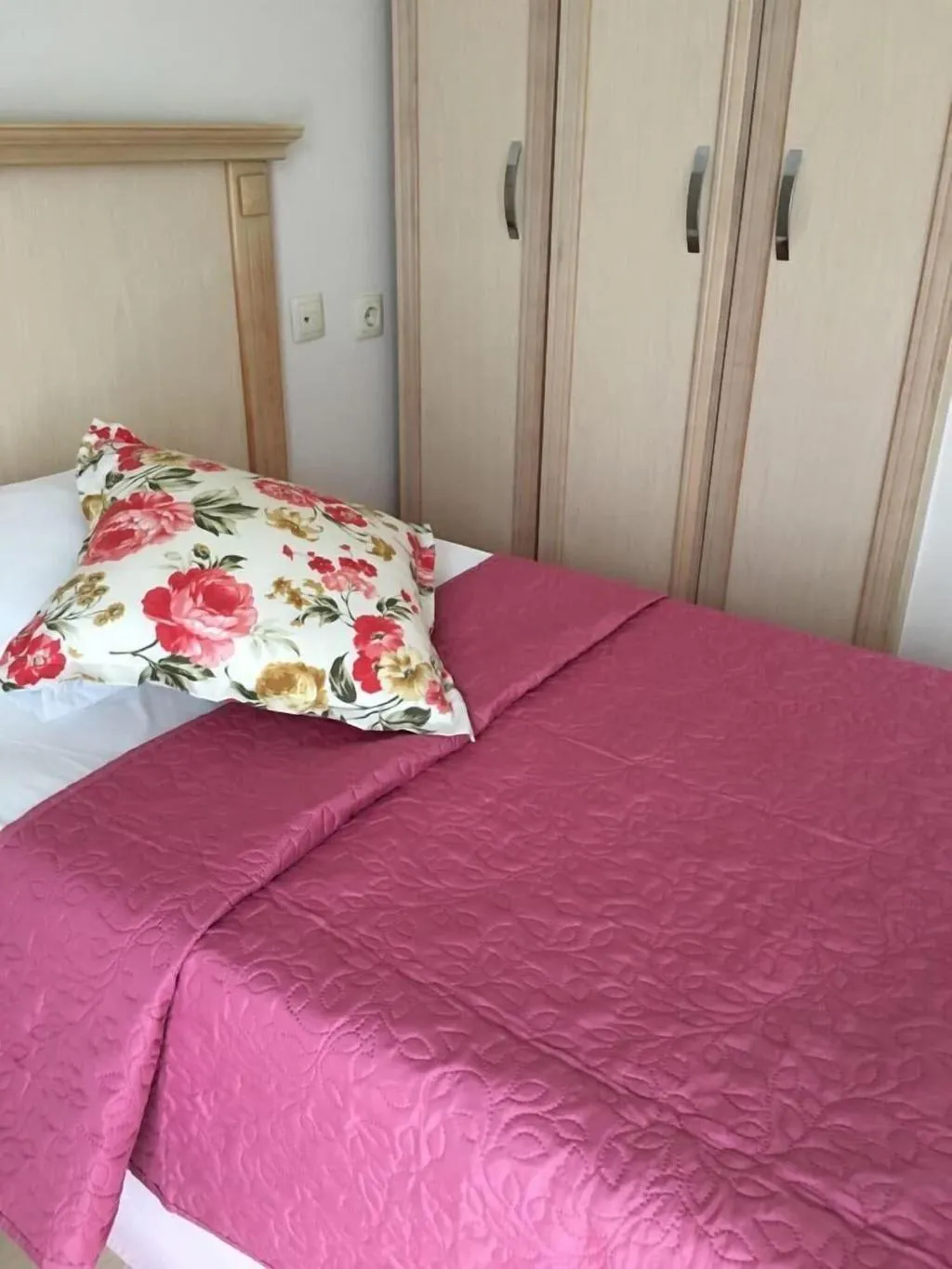 Room, Melaike, Izmir