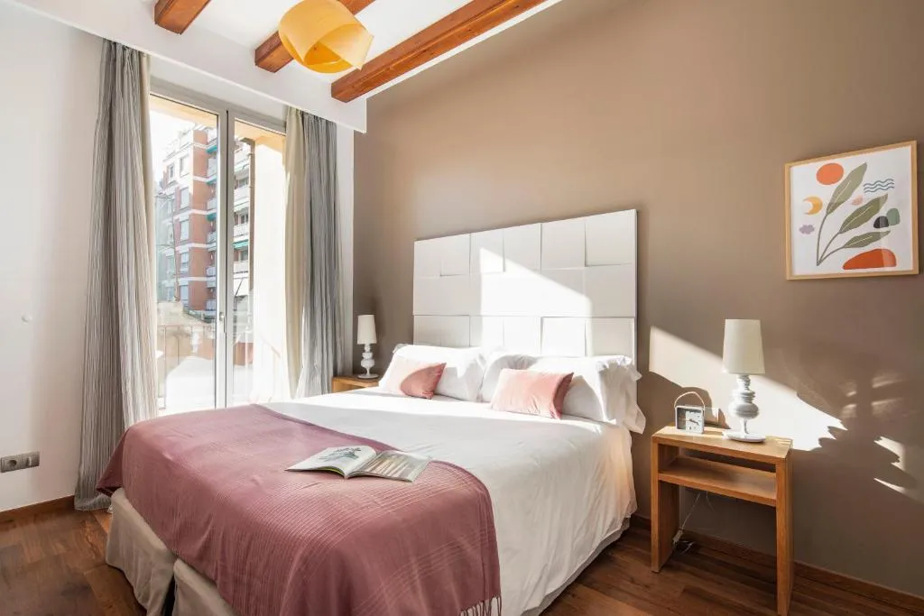 APARTMENT THREE BEDROOMS Room, Aspasios Market Balconies, Barcelona