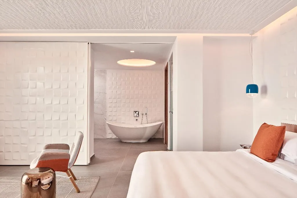 JUNIOR SUITE WITH JACUZZI Room, Myconian Korali Relais & Chateaux, Mykonos