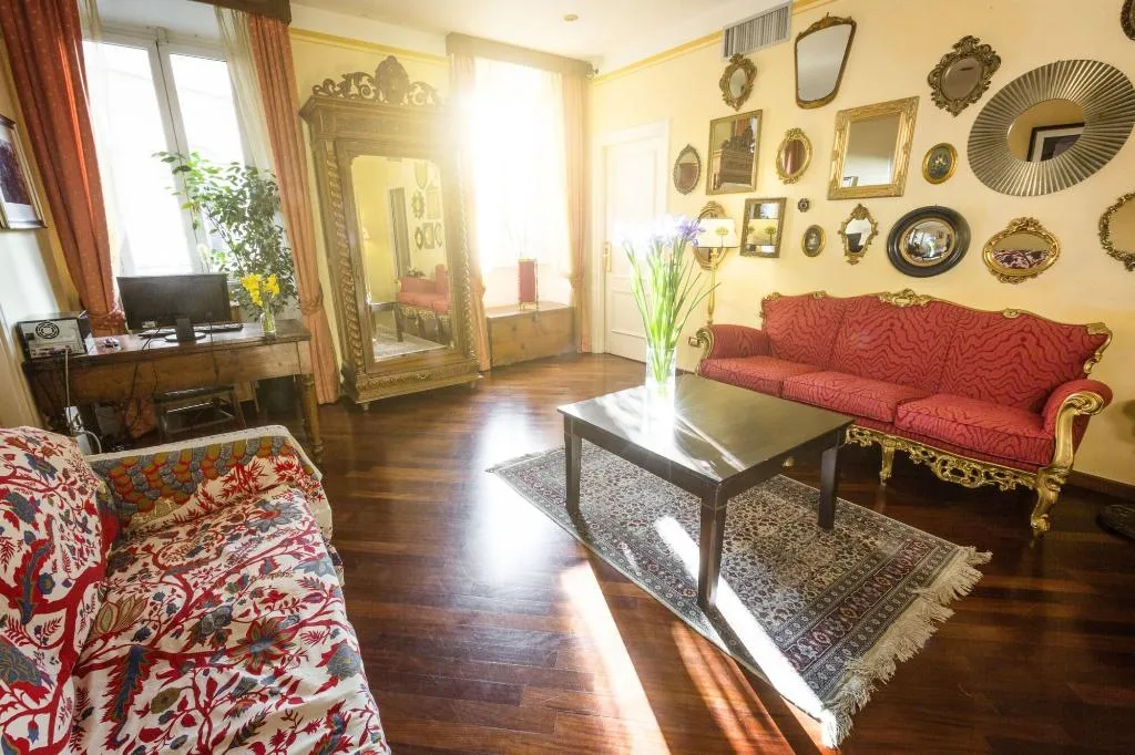 Room, Casa de' Fiori Biscione, Rome