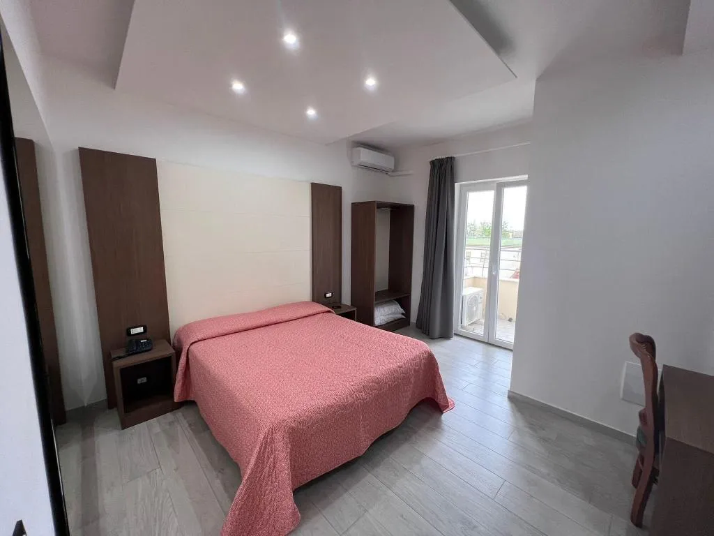 Room, Hotel La Mela, Naples