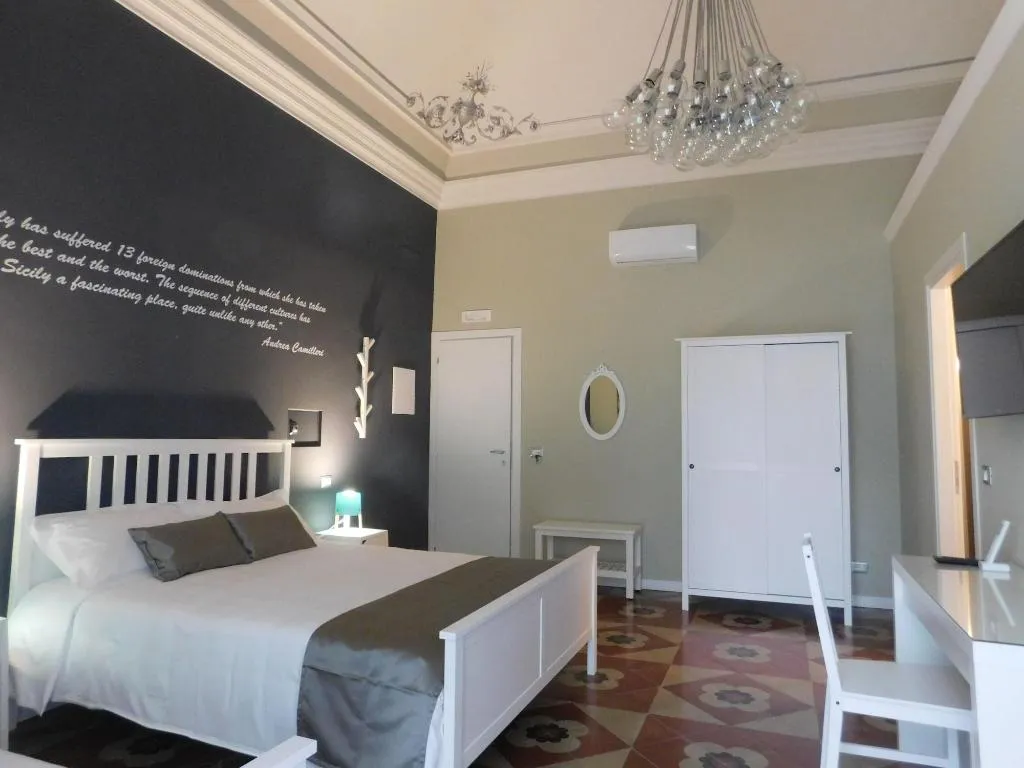 Room, Corte dei medici - Palace, Catania