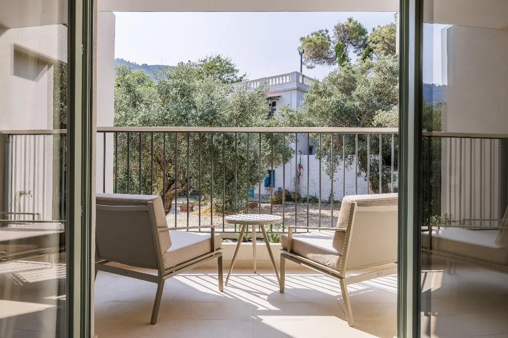 JUNIOR SUITE GARDEN VIEW WITH BALCONY Room, Minnŏ Boutique Hotel & Spa, Skiathos