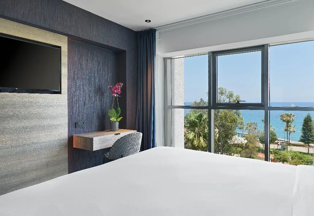 SUITE EXECUTIVE SEA VIEW Room, NYX Hotel Limassol, Cyprus