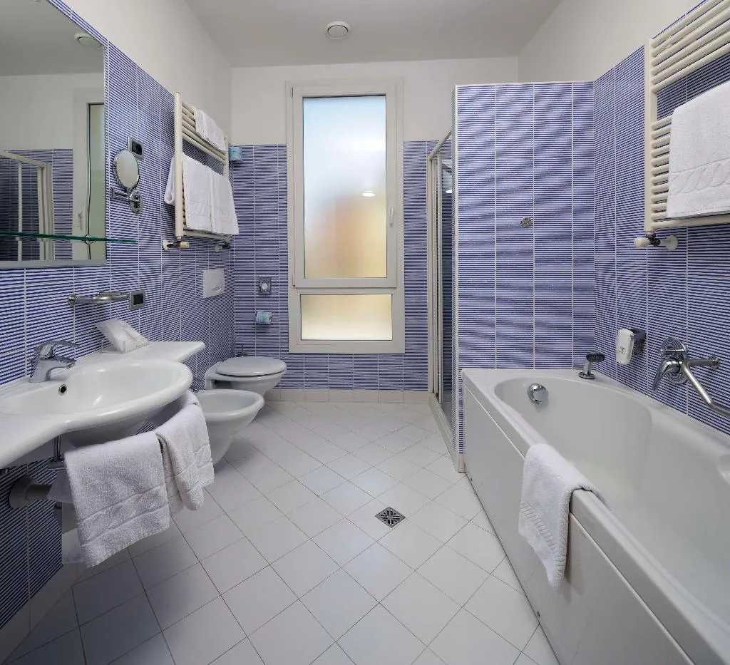 QUADRUPLE TWO BEDS Room, Best Western Plus Hotel Bologna, Venice